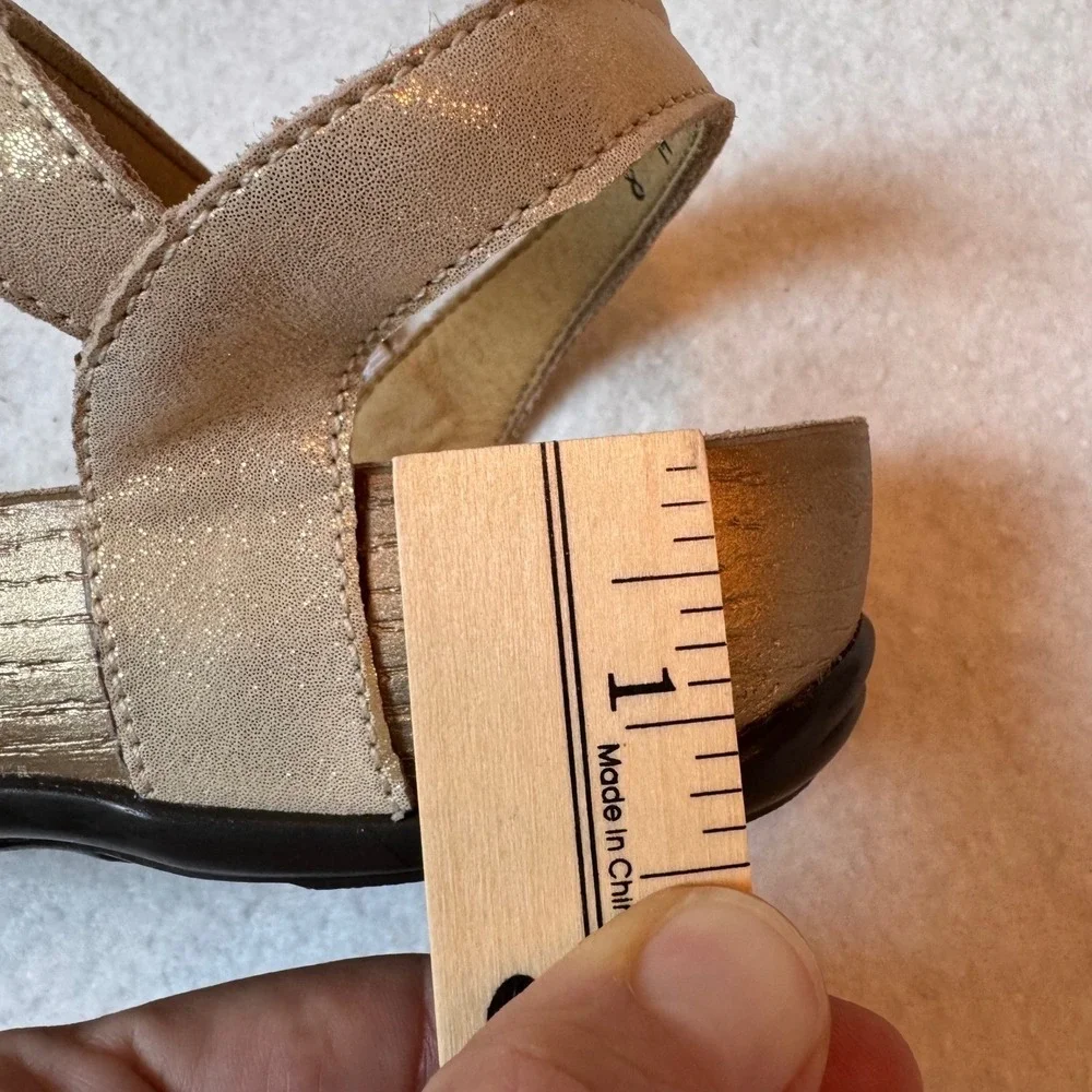 SAS Sandal Women 8M Champagne Gold Sanibel Wedge Buckle Metallic Leather Comfort
